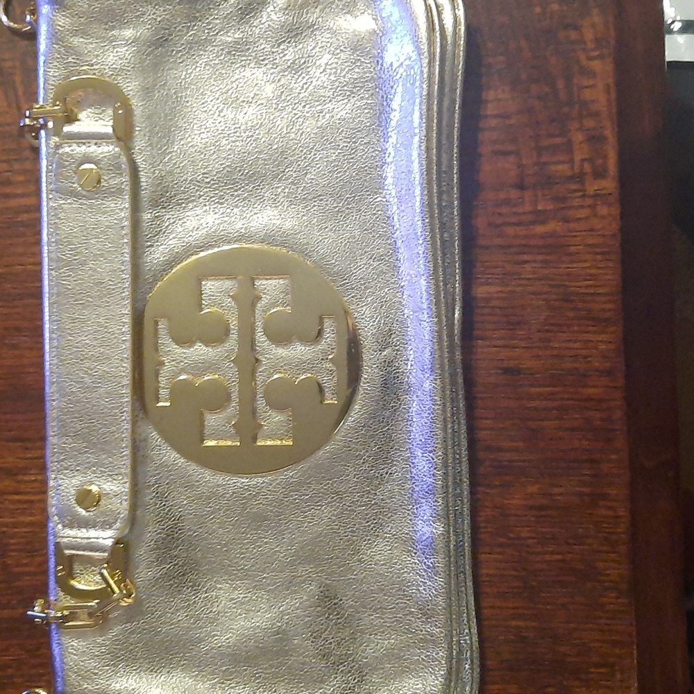 Tory Burch metallic gold clutch - Picture 4 of 16